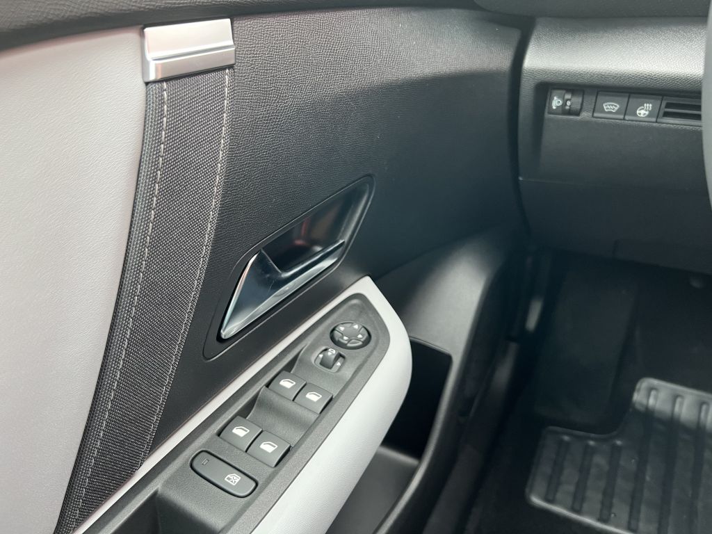 Fahrzeugabbildung Citroën C4 Hybrid 145 ë-DSC6 MAX Winter-Paket