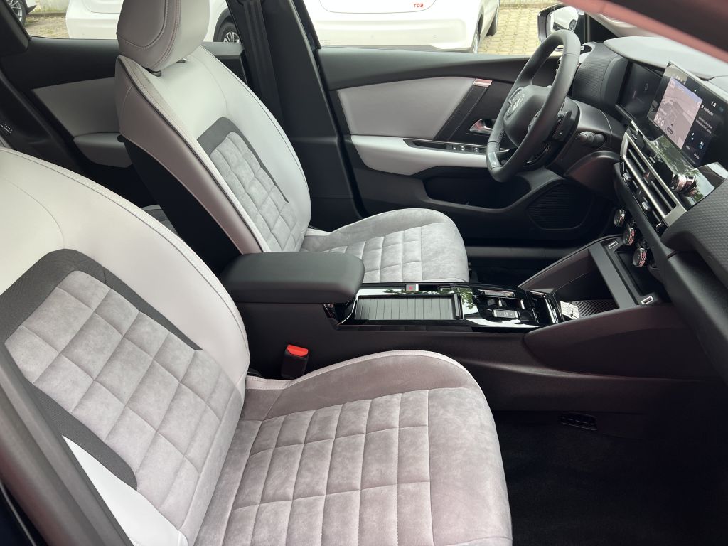 Fahrzeugabbildung Citroën C4 Hybrid 145 ë-DSC6 MAX Winter-Paket