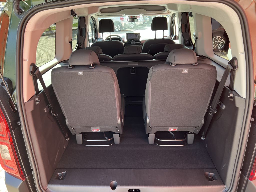 Fahrzeugabbildung Citroën Berlingo XL BlueHDi 130 EAT8 MAX 7 Sitze