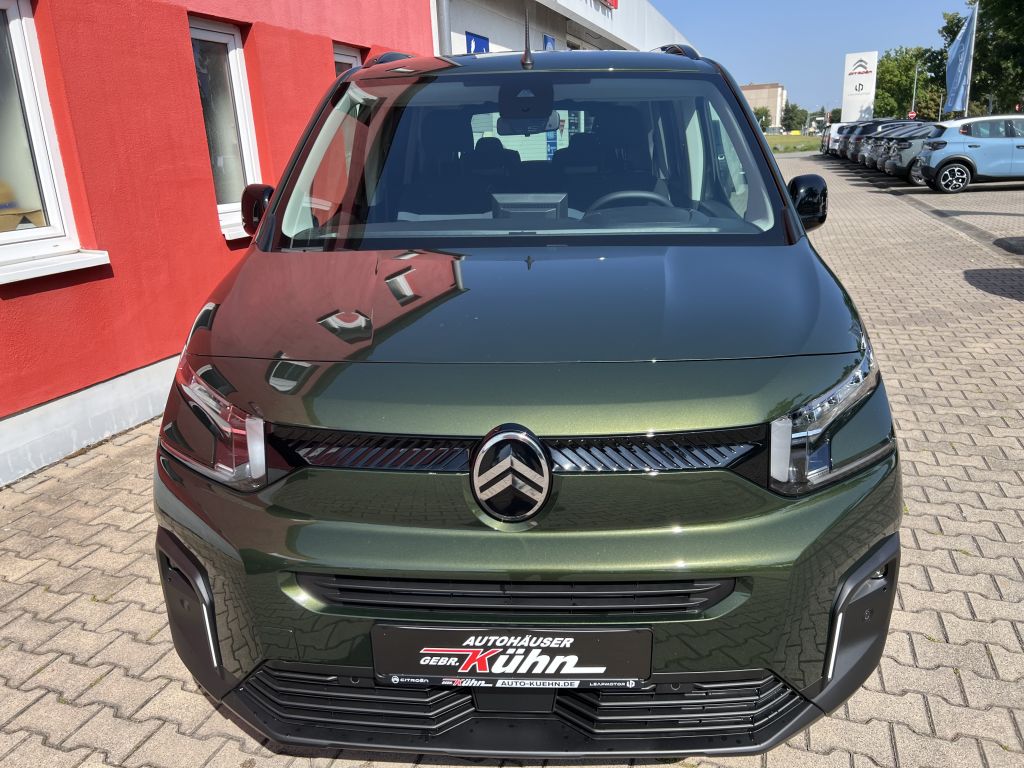 Fahrzeugabbildung Citroën Berlingo XL BlueHDi 130 EAT8 MAX 7 Sitze
