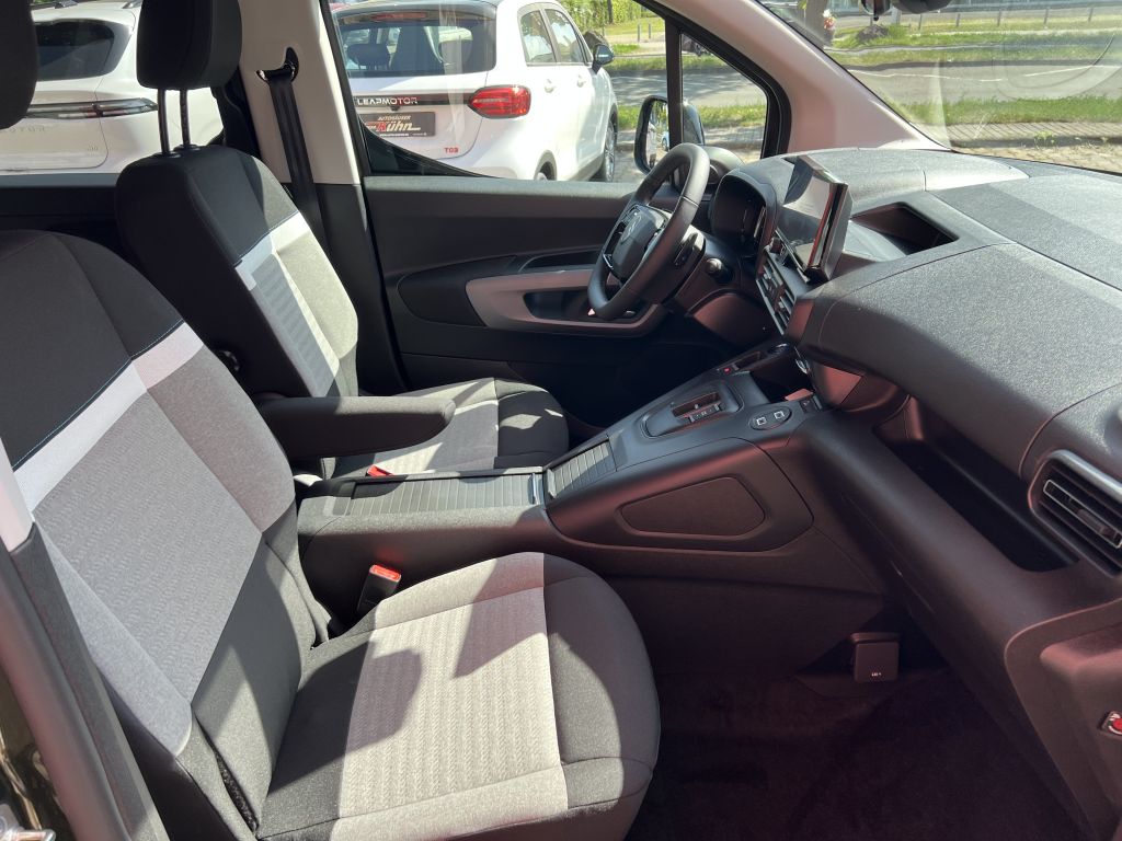 Fahrzeugabbildung Citroën Berlingo XL BlueHDi 130 EAT8 MAX 7 Sitze