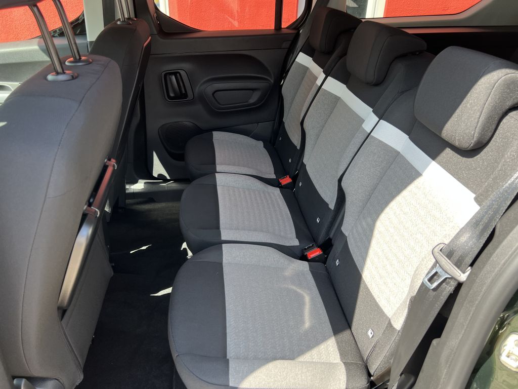 Fahrzeugabbildung Citroën Berlingo XL BlueHDi 130 EAT8 MAX 7 Sitze