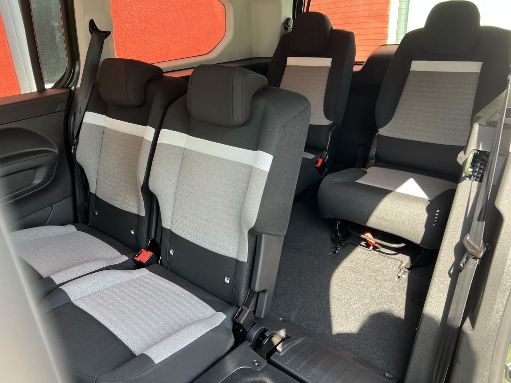 Fahrzeugabbildung Citroën Berlingo XL BlueHDi 130 EAT8 MAX 7 Sitze