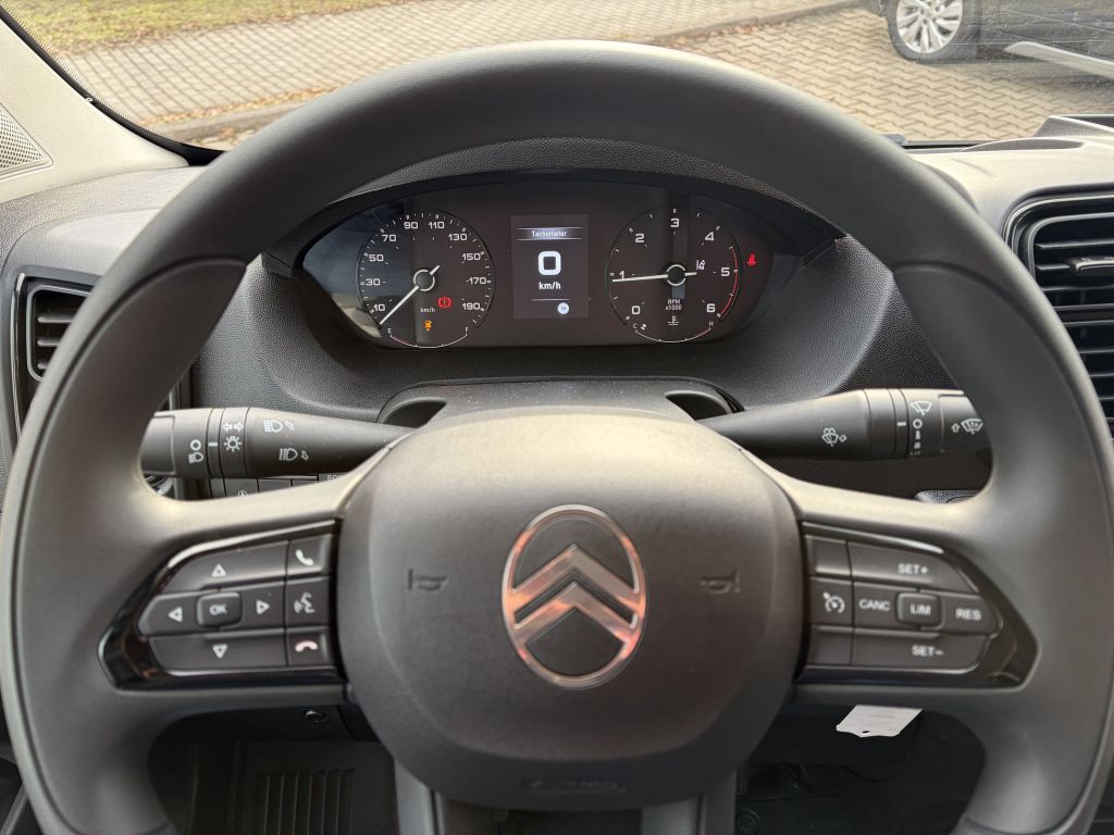 Fahrzeugabbildung Citroën Jumper Pritsche L2 3.5T Heavy Diesel 140 + AHK