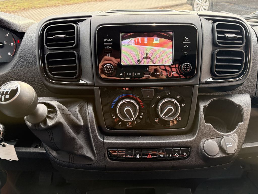 Fahrzeugabbildung Citroën Jumper Pritsche L2 3.5T Heavy Diesel 140 + AHK