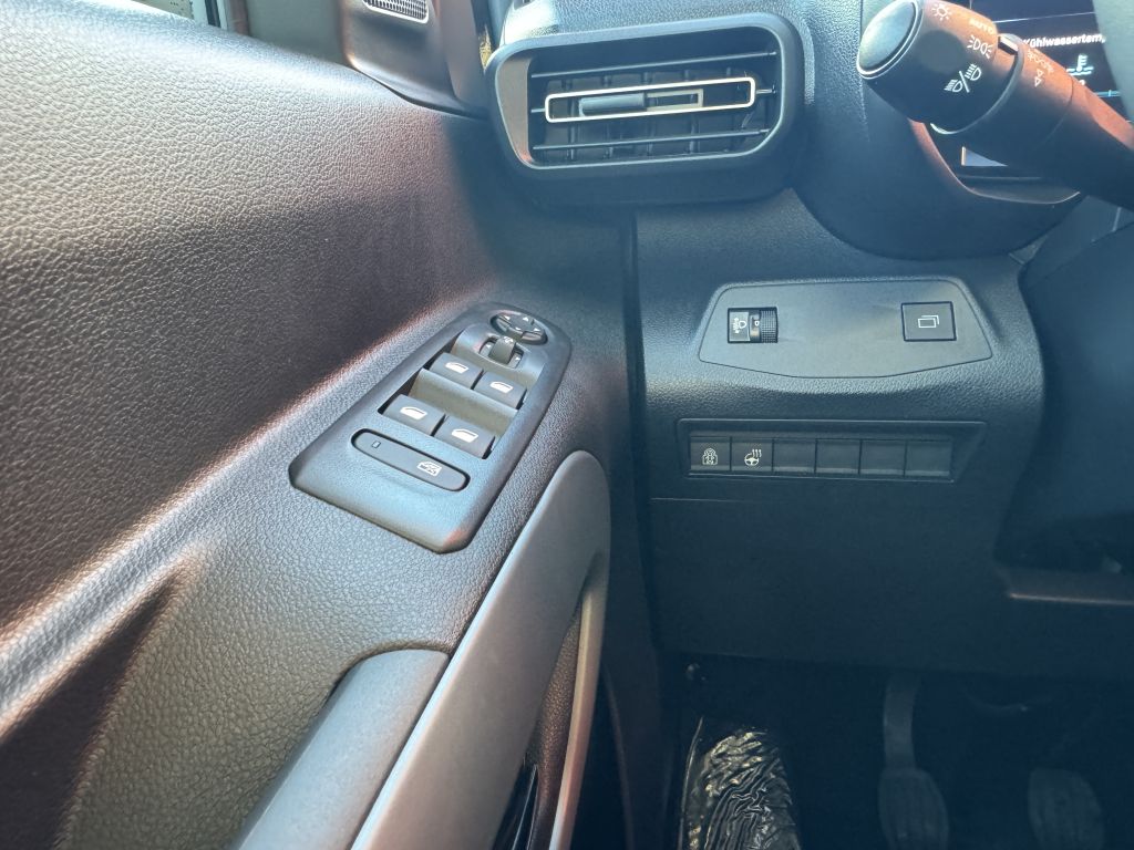 Fahrzeugabbildung Citroën Berlingo MPV XL Diesel 100 PLUS Style & Comfort