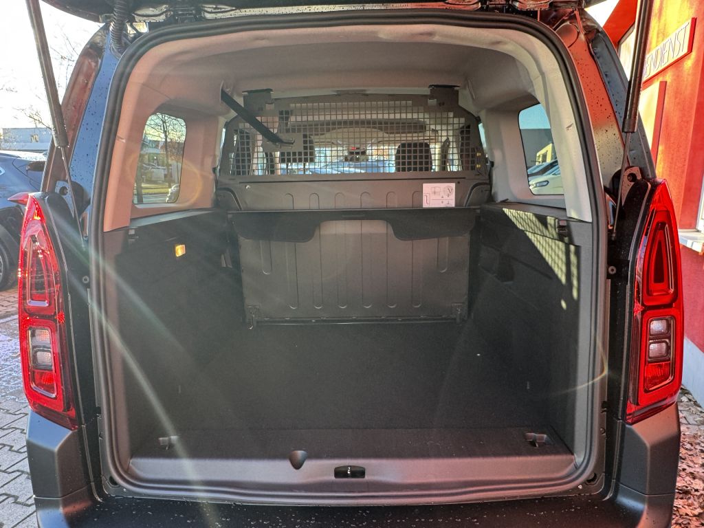 Fahrzeugabbildung Citroën Berlingo MPV XL Diesel 100 PLUS Style & Comfort