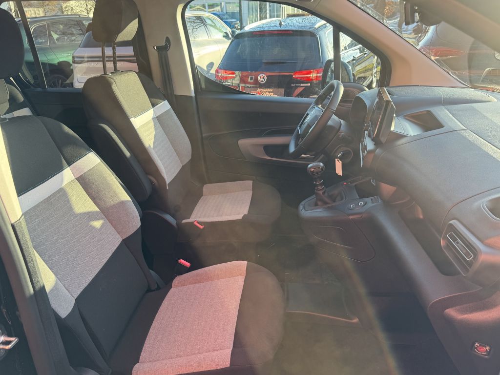 Fahrzeugabbildung Citroën Berlingo MPV XL Diesel 100 PLUS Style & Comfort