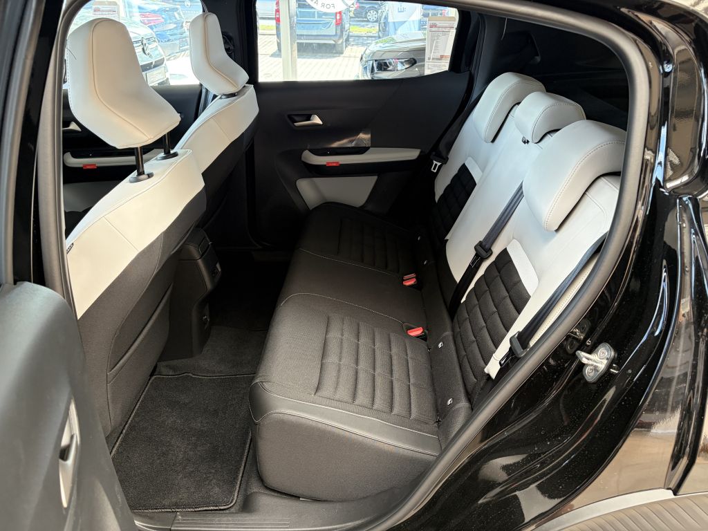 Fahrzeugabbildung Citroën e-C3 Aircross 113 Extended 54kWh MAX + Winter-P