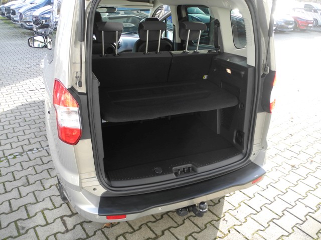 Fahrzeugabbildung Ford Tourneo Courier Titanium- Allw., AHK, Tempo, PDC