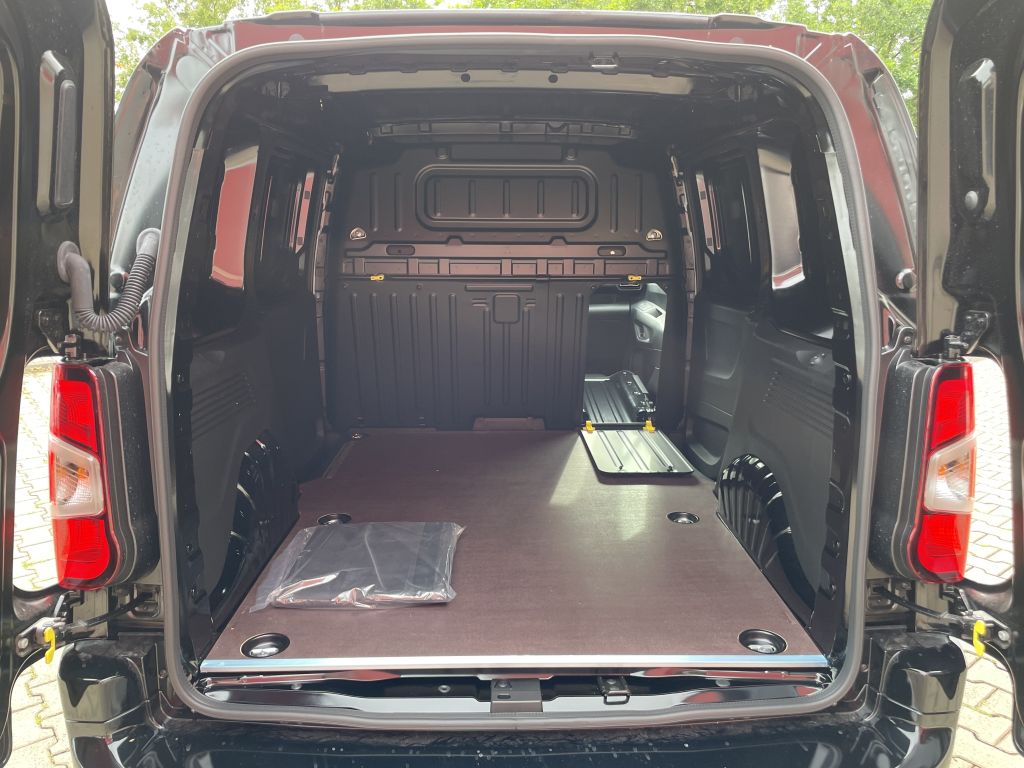 Fahrzeugabbildung Citroën Berlingo L1 BlueHDi 130 EAT8 + AHK, Standheizung