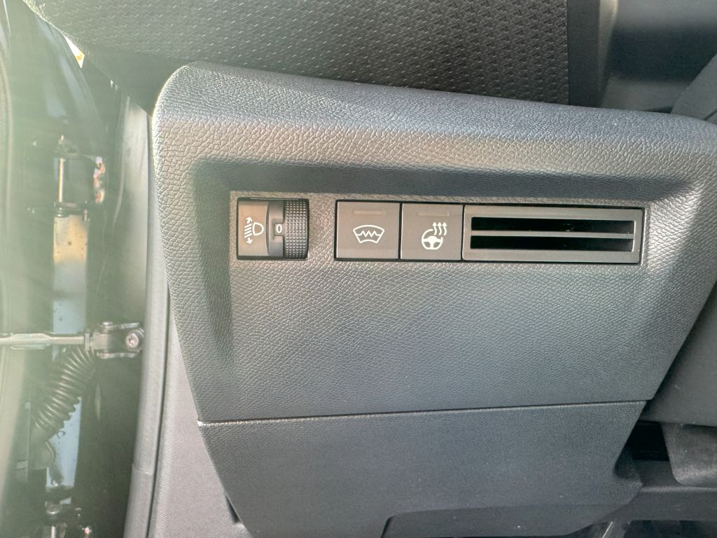 Fahrzeugabbildung Citroën C4 Hybrid 145 MAX Winter & Techno Paket