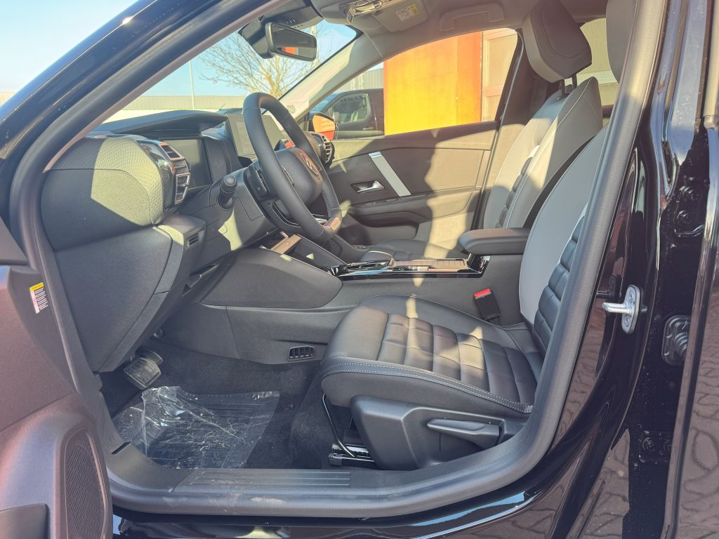 Fahrzeugabbildung Citroën C4 Hybrid 145 MAX Winter & Techno Paket