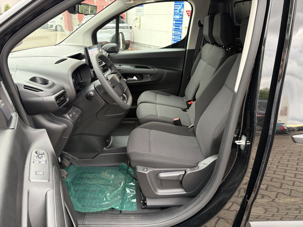 Fahrzeugabbildung Citroën Berlingo M Benzin 110 + 2 Schiebetüren, AHK