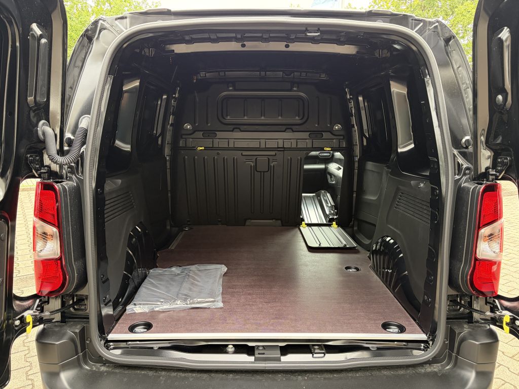 Fahrzeugabbildung Citroën Berlingo M Benzin 110 + 2 Schiebetüren, AHK