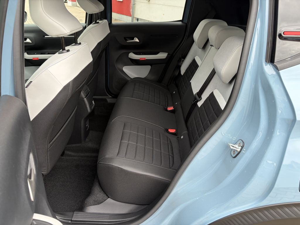 Fahrzeugabbildung Citroën C3 Hybrid 110 MAX + Winter-Paket!