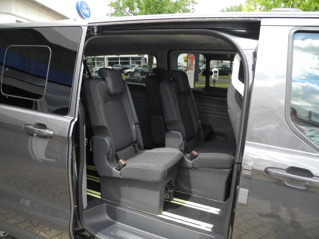 Fahrzeugabbildung Ford Tourneo Custom L2 Autm. Titanium - Matrix, AHK