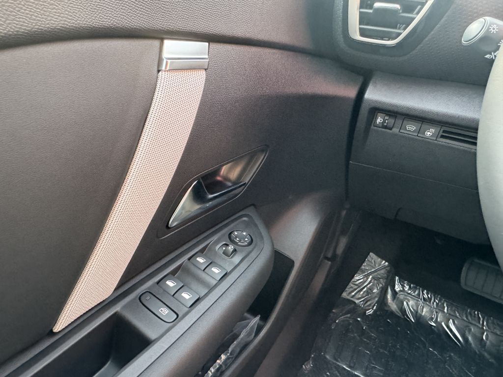 Fahrzeugabbildung Citroën C4 Benziner 130 Automatik MAX + Winter Techno Paket