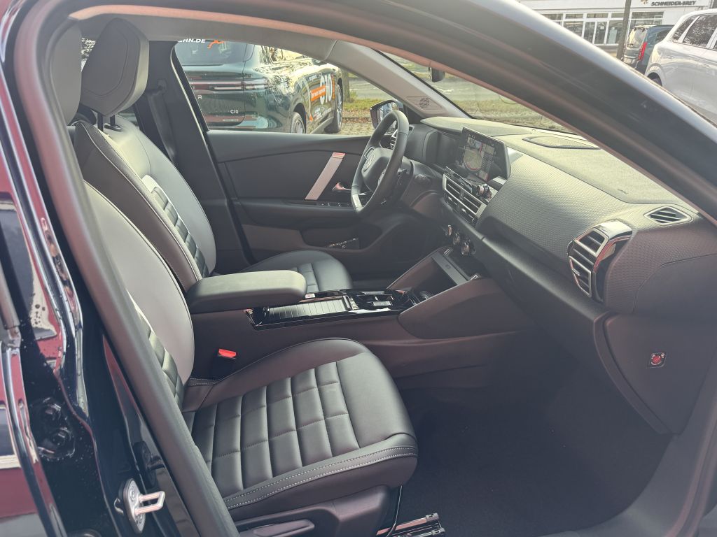 Fahrzeugabbildung Citroën C4 Benziner 130 Automatik MAX + Winter Techno Paket