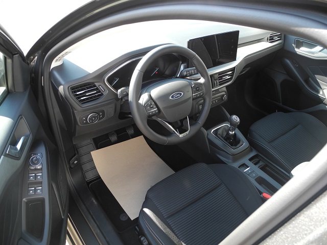 Fahrzeugabbildung Ford Focus Turnier 1.0 Hybrid TITANIUM- Winter-P, Alu