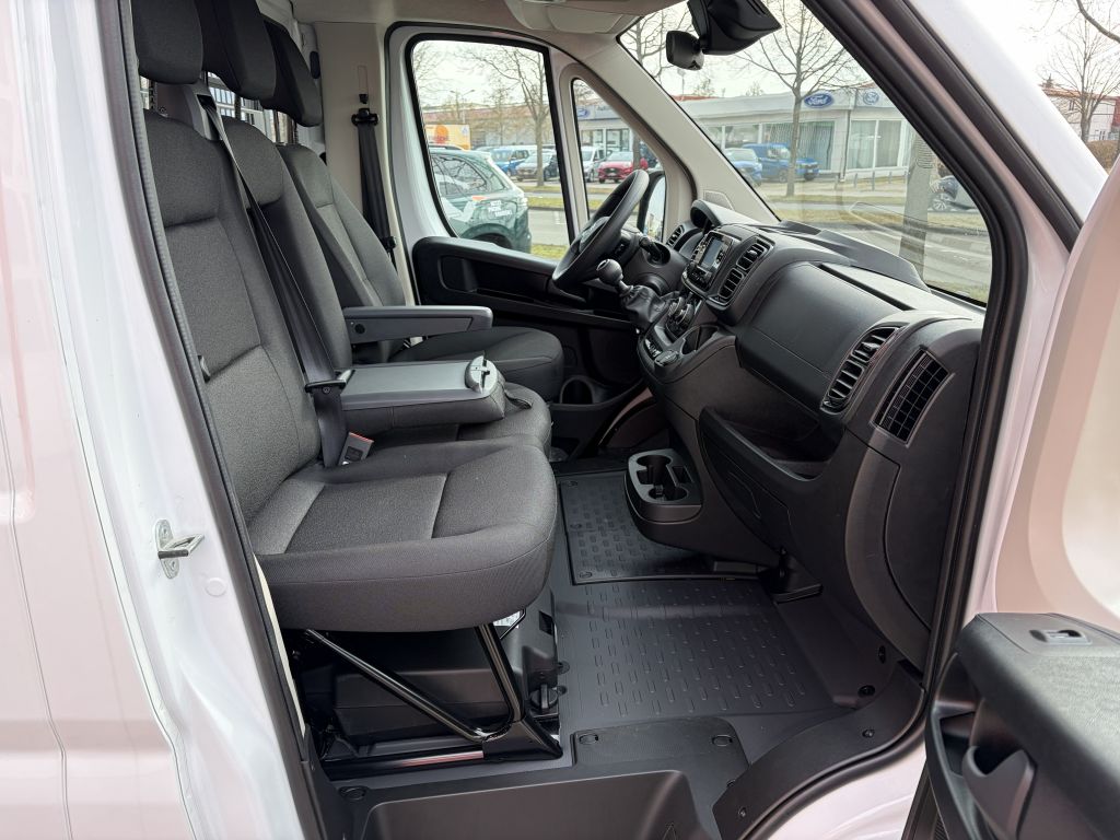 Fahrzeugabbildung Citroën Jumper Pritsche 35 Heavy L2 BlueHDi 140 + AHK