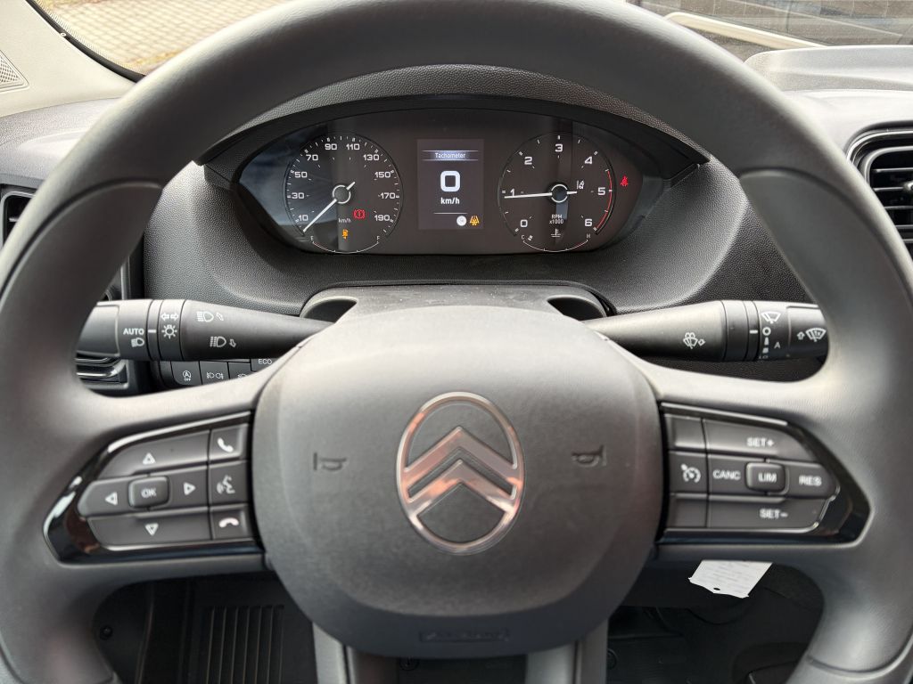 Fahrzeugabbildung Citroën Jumper Pritsche 35 Heavy L2 BlueHDi 140 + AHK