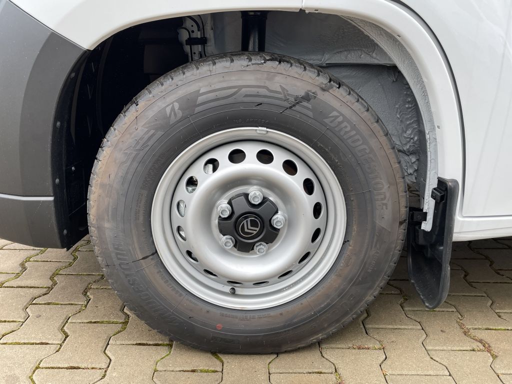 Fahrzeugabbildung Citroën Jumper Pritsche 35 Heavy L2 BlueHDi 140 + AHK