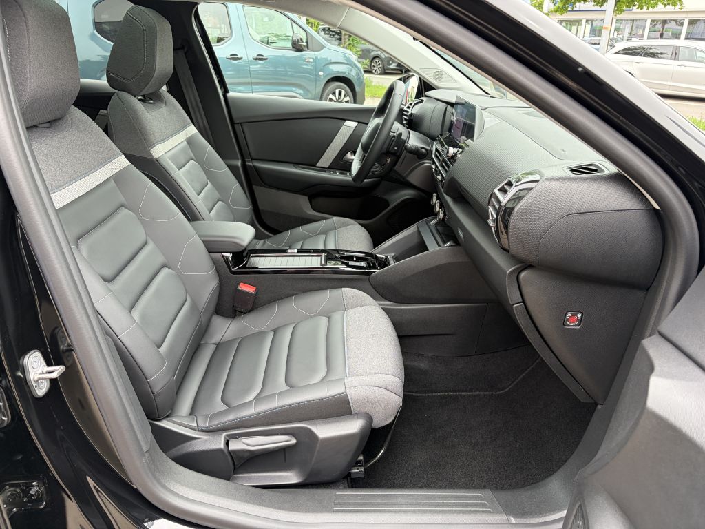 Fahrzeugabbildung Citroën C4 X PureTech 130 EAT8 Max + Allwetter, Schiebed