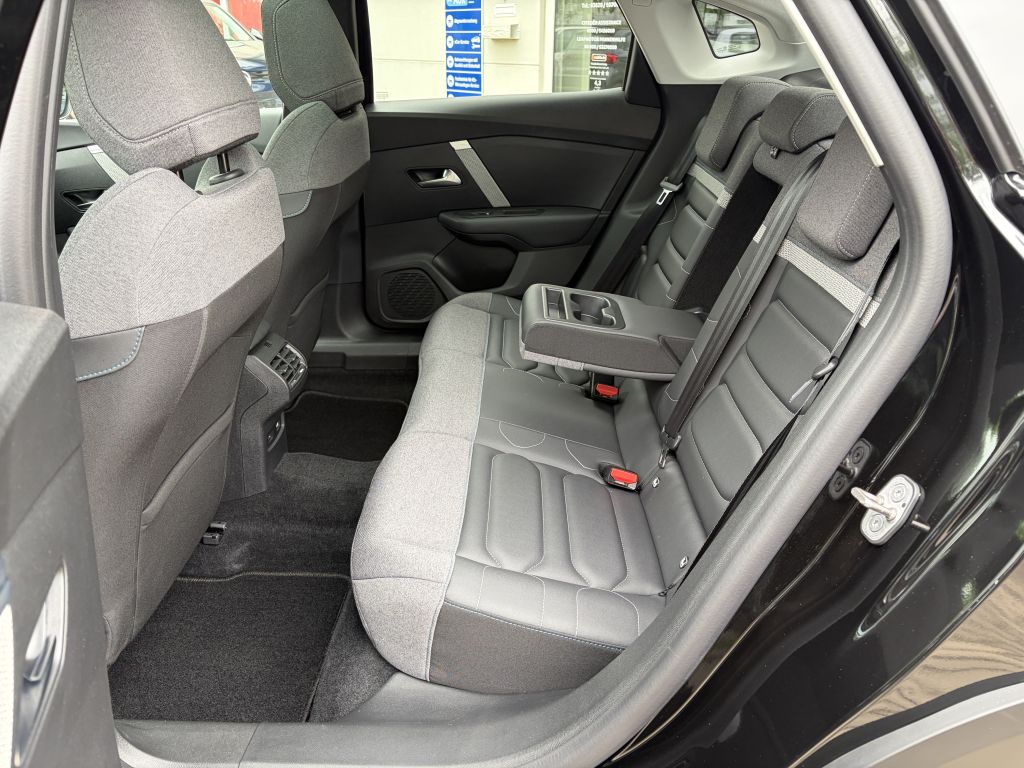 Fahrzeugabbildung Citroën C4 X PureTech 130 EAT8 Max + Allwetter, Schiebed