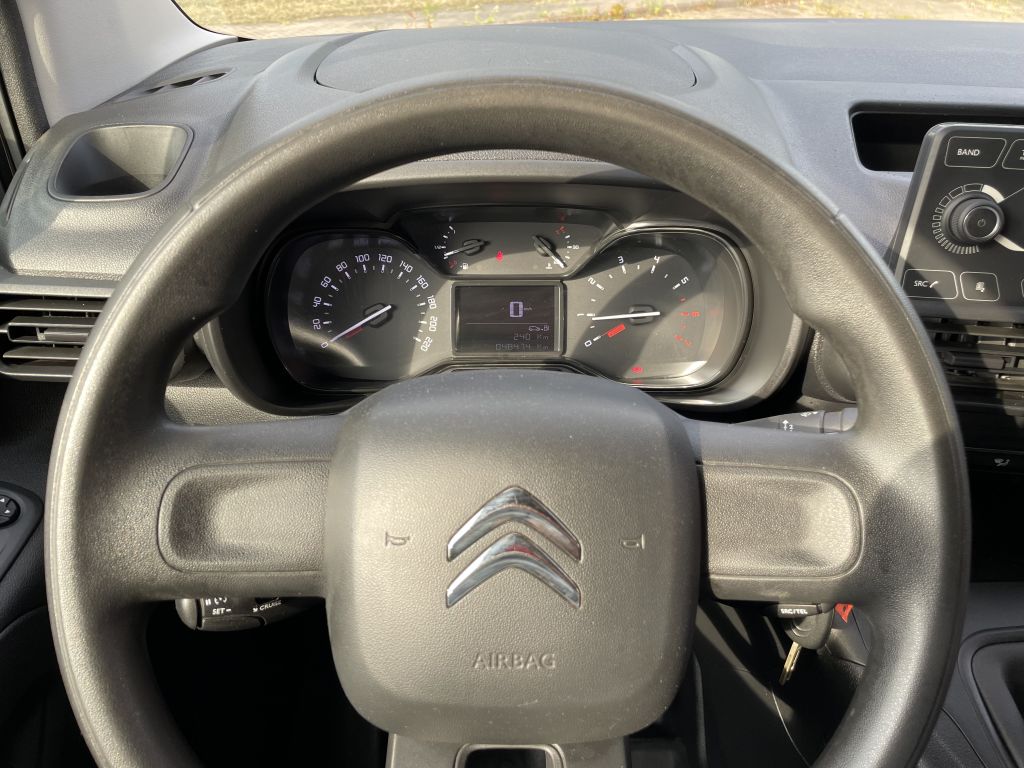 Fahrzeugabbildung Citroën Berlingo L1 BlueHDi 100 Club + Kamera, Garantie