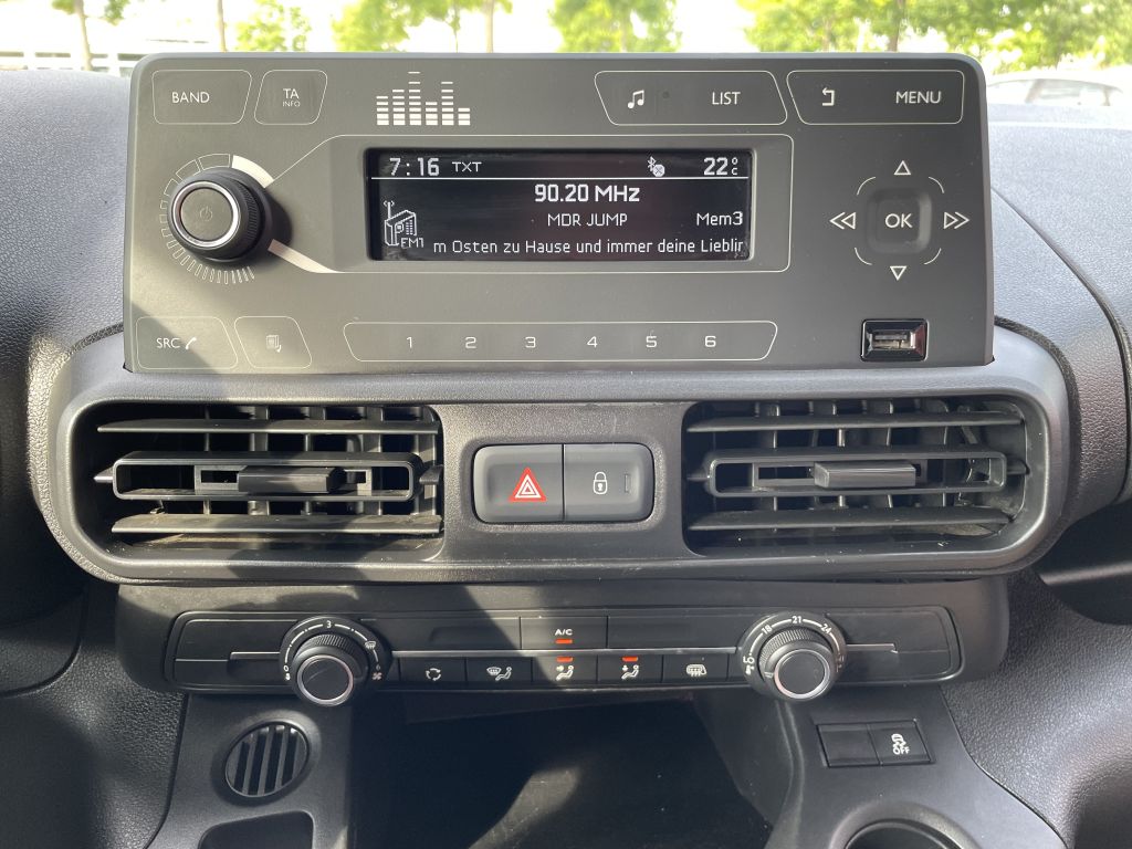 Fahrzeugabbildung Citroën Berlingo L1 BlueHDi 100 Club + Kamera, Garantie