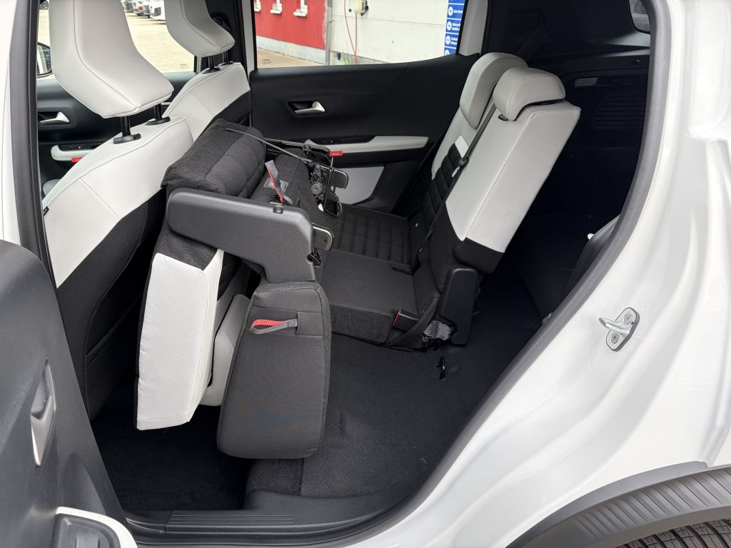 Fahrzeugabbildung Citroën C3 Aircross Hybrid 145 MAX + WIN, KEY, AWR, 7S