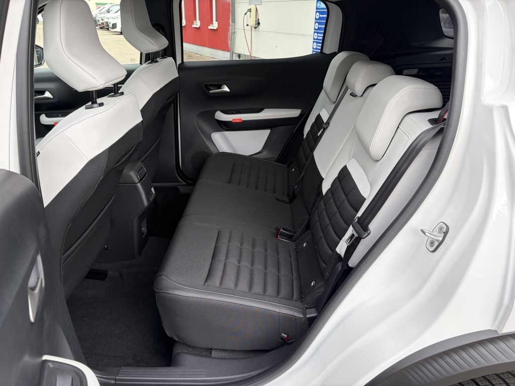 Fahrzeugabbildung Citroën C3 Aircross Hybrid 145 MAX + WIN, KEY, AWR, 7S