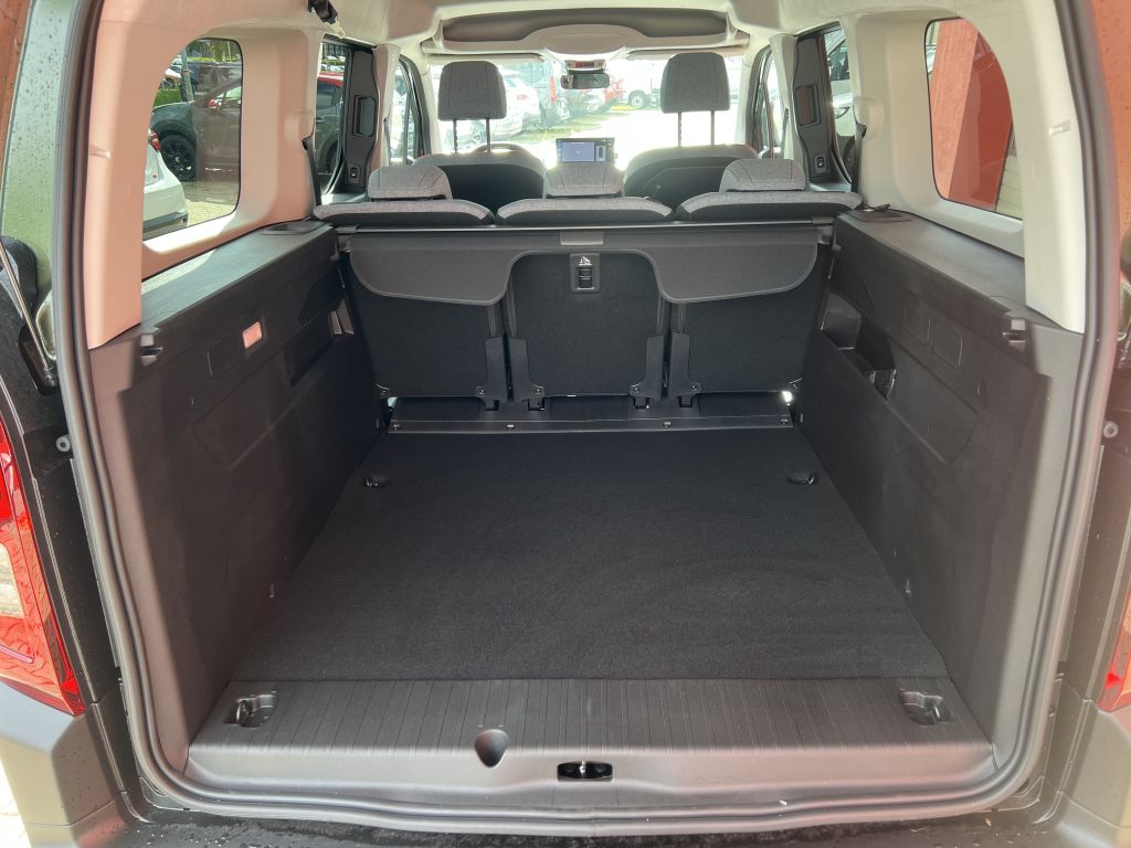 Fahrzeugabbildung Citroën Berlingo XL BlueHDi 130 EAT8 MAX Drive Winter