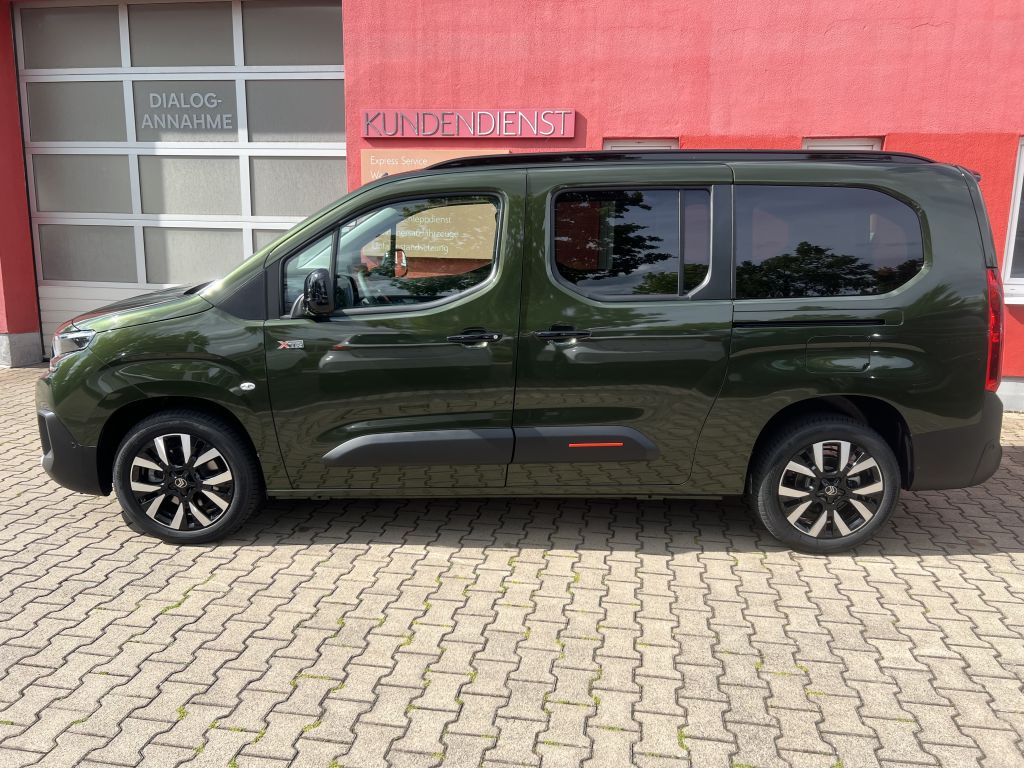 Fahrzeugabbildung Citroën Berlingo XL BlueHDi 130 EAT8 MAX Drive Winter