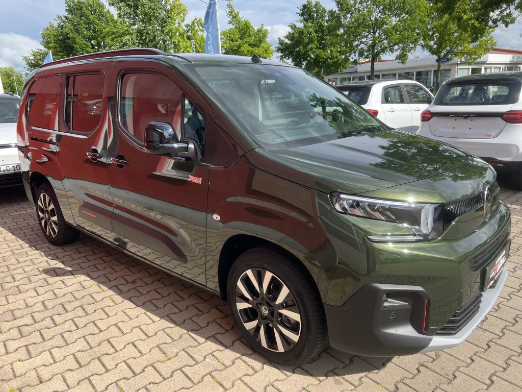 Fahrzeugabbildung Citroën Berlingo XL BlueHDi 130 EAT8 MAX Drive Winter