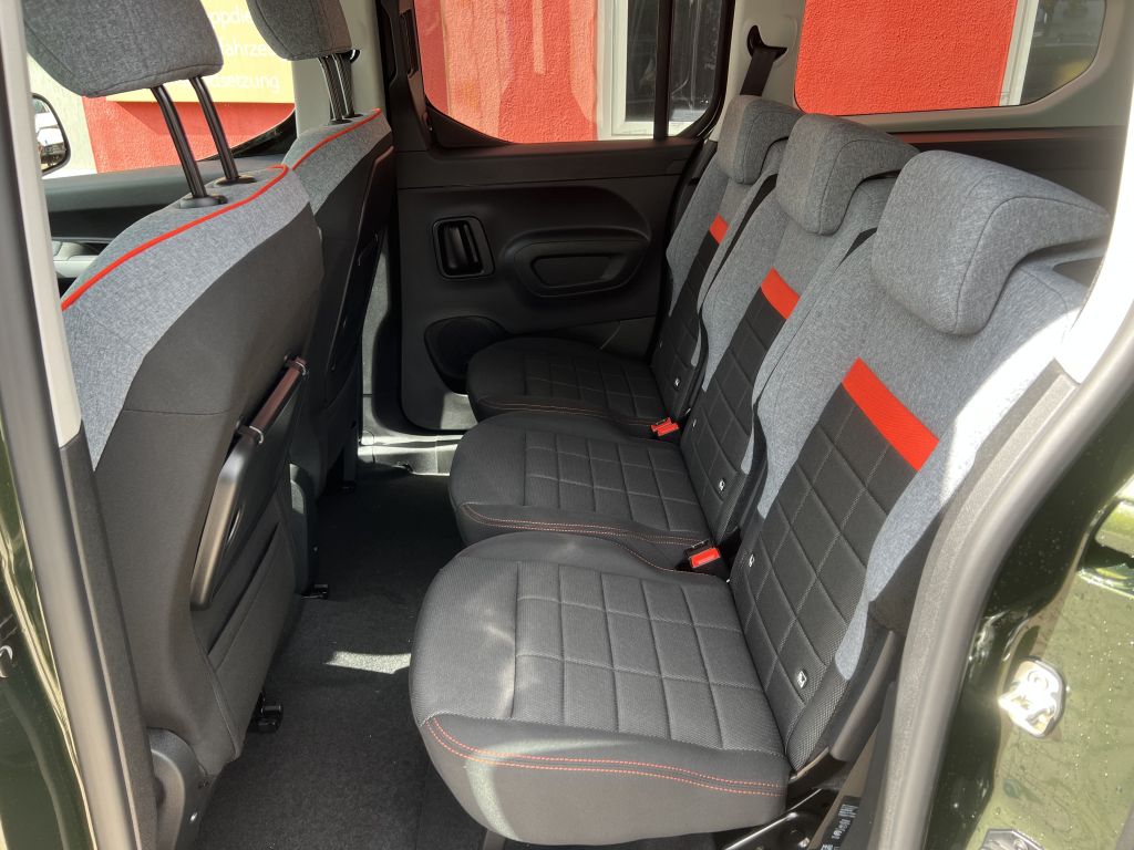 Fahrzeugabbildung Citroën Berlingo XL BlueHDi 130 EAT8 MAX Drive Winter