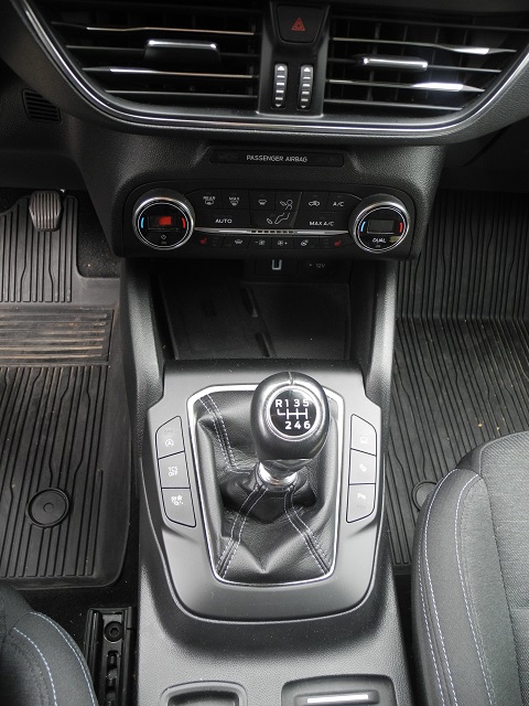 Fahrzeugabbildung Ford Focus Turnier 1.5 ACTIVE -int.LED, Allw., eHeck.