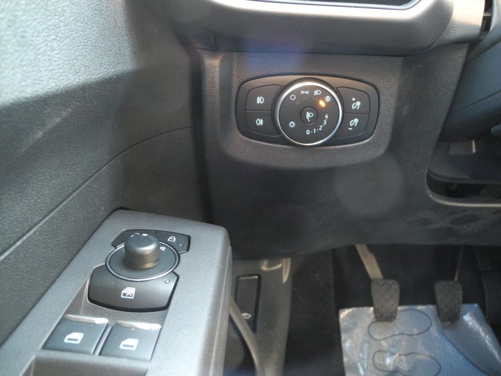 Fahrzeugabbildung Ford Tourneo Courier TITANIUM - Winter-Pak., 17Z Alu