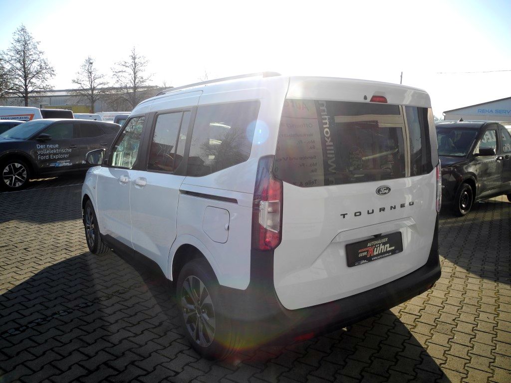 Fahrzeugabbildung Ford Tourneo Courier TITANIUM - Winter-Pak., 17Z Alu