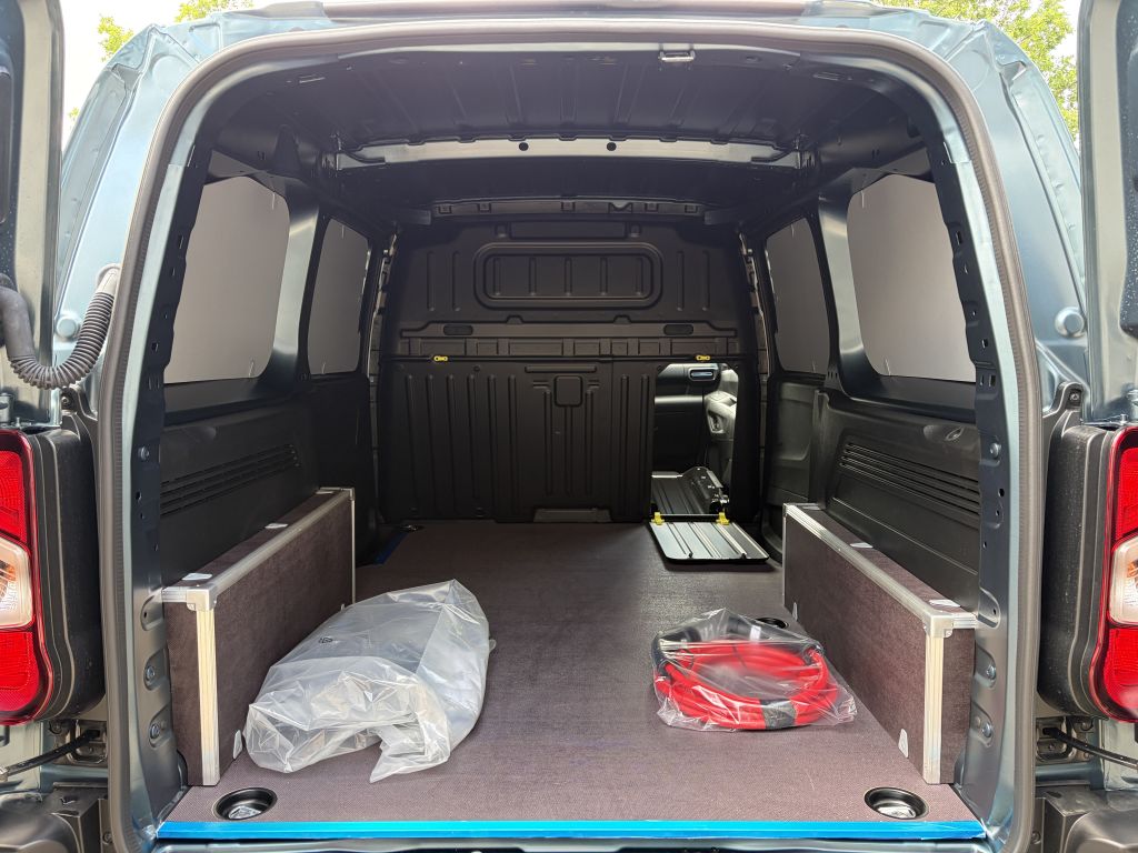 Fahrzeugabbildung Citroën e-Berlingo XL 100kW 50kWh + Wärmepumpe, 3-Sitzer