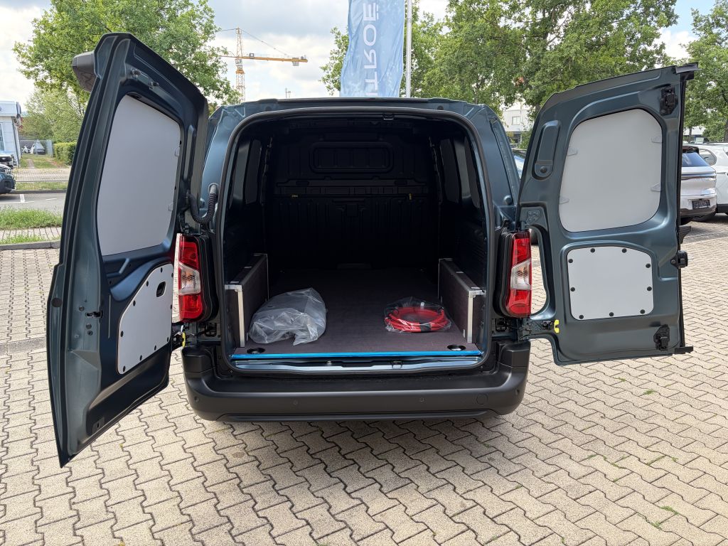 Fahrzeugabbildung Citroën e-Berlingo XL 100kW 50kWh + Wärmepumpe, 3-Sitzer