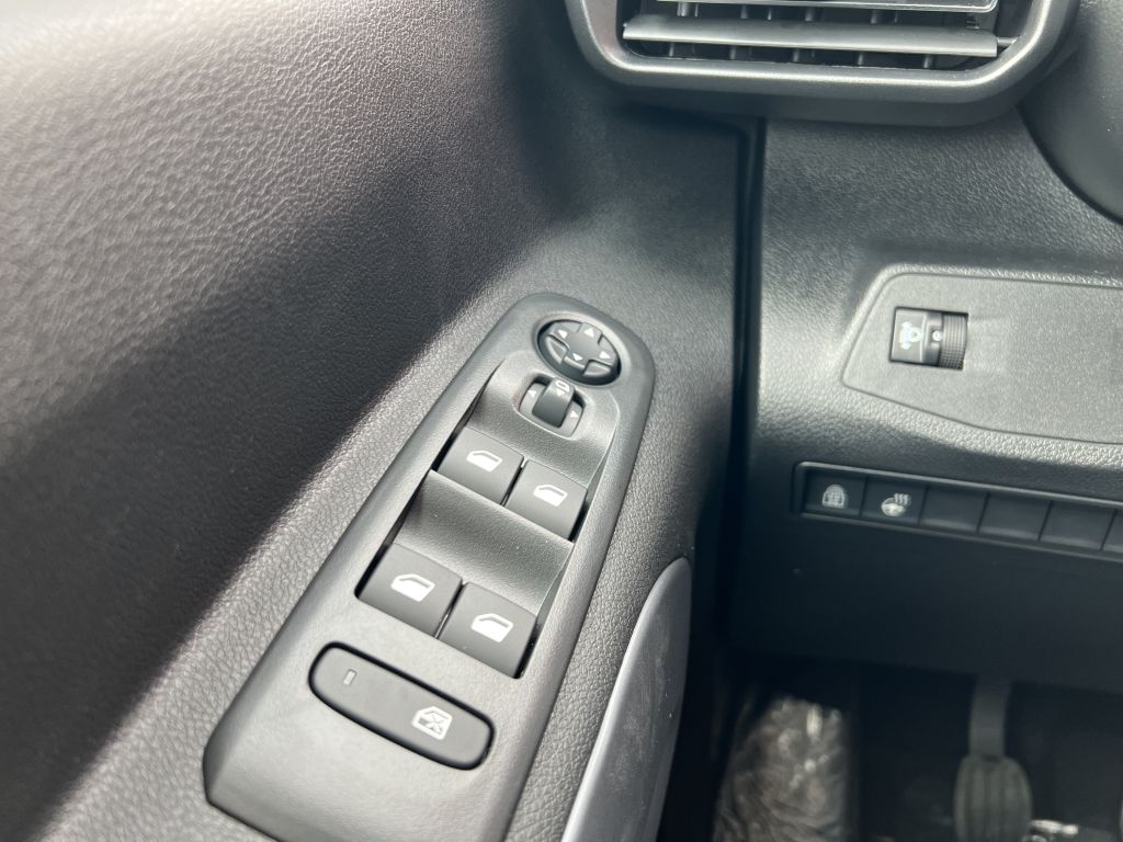 Fahrzeugabbildung Citroën Berlingo MPV XL PureTech 110 PLUS