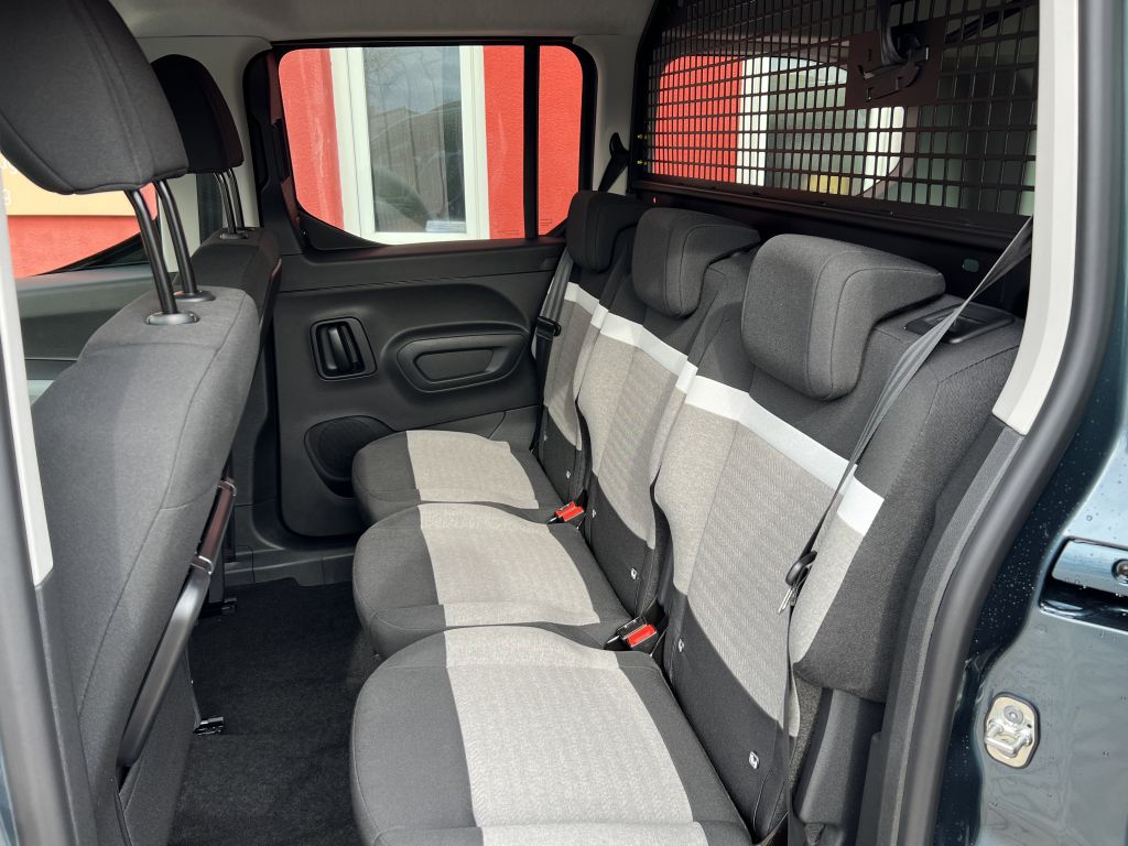 Fahrzeugabbildung Citroën Berlingo MPV XL PureTech 110 PLUS