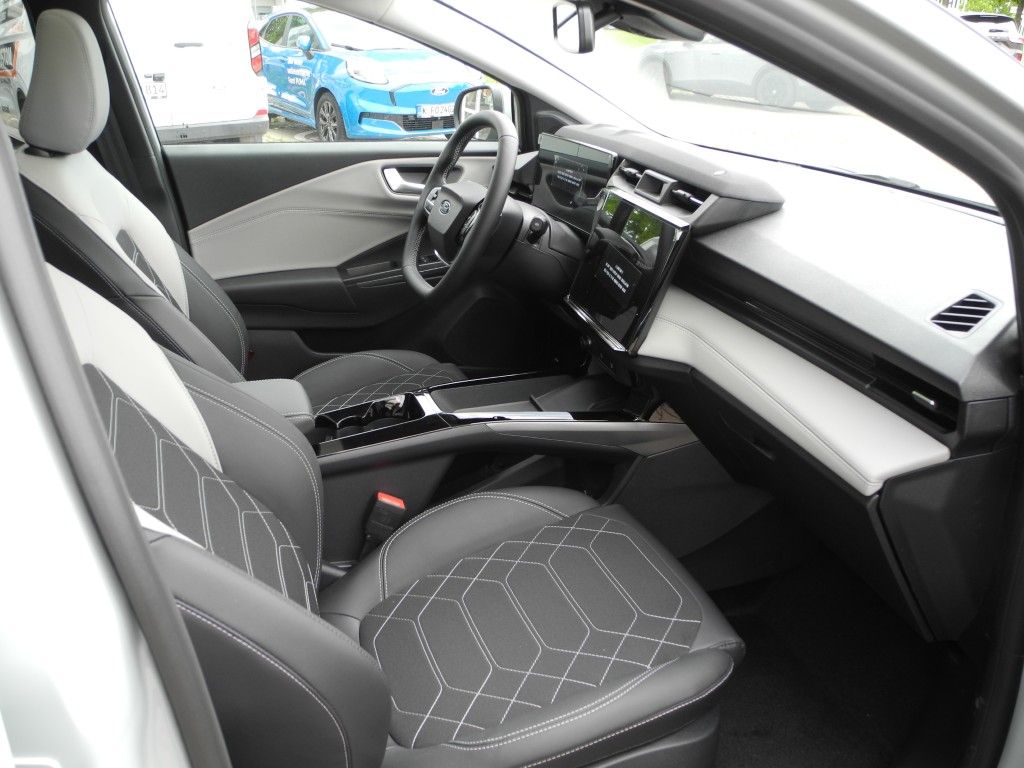 Fahrzeugabbildung Ford Puma 46,8 kWh Premium - iACC, Matrix, Panorama