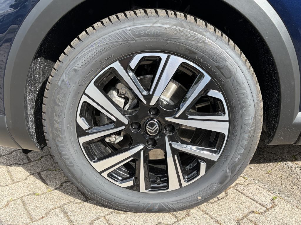 Fahrzeugabbildung Citroën C4 X Hybrid 145 MAX + Winter, Head-Up, Allwetter