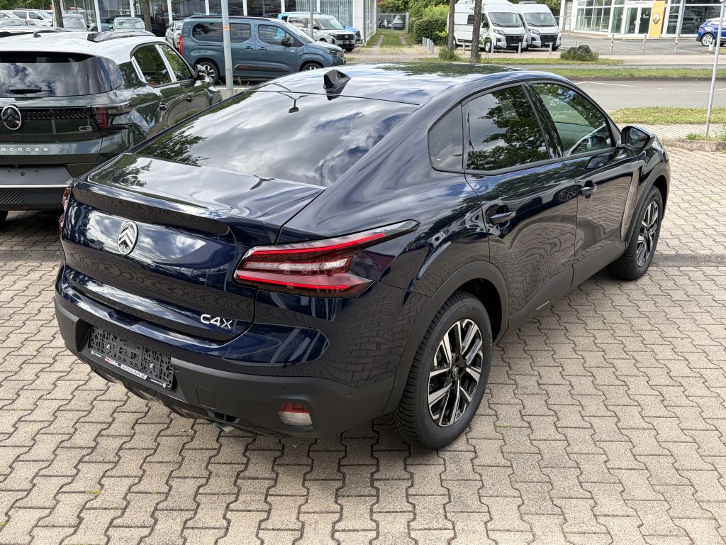 Fahrzeugabbildung Citroën C4 X Hybrid 145 MAX + Winter, Head-Up, Allwetter