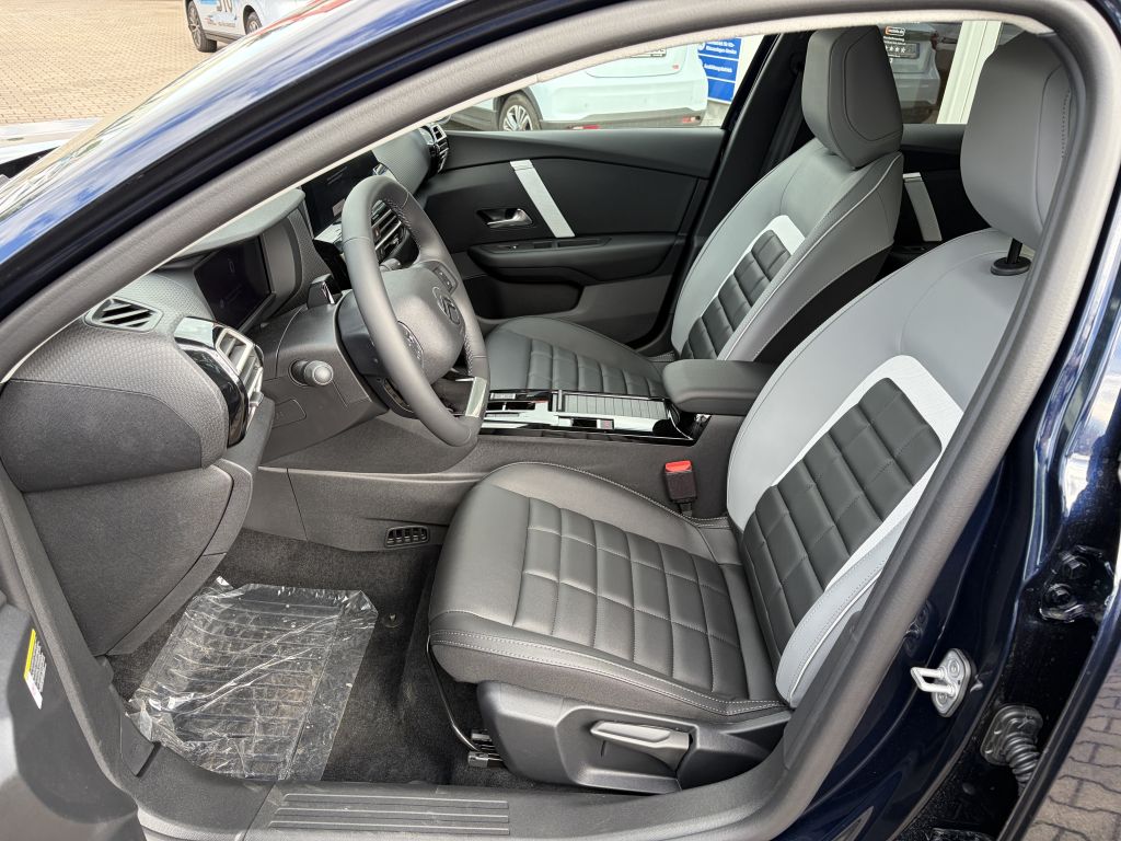 Fahrzeugabbildung Citroën C4 X Hybrid 145 MAX + Winter, Head-Up, Allwetter