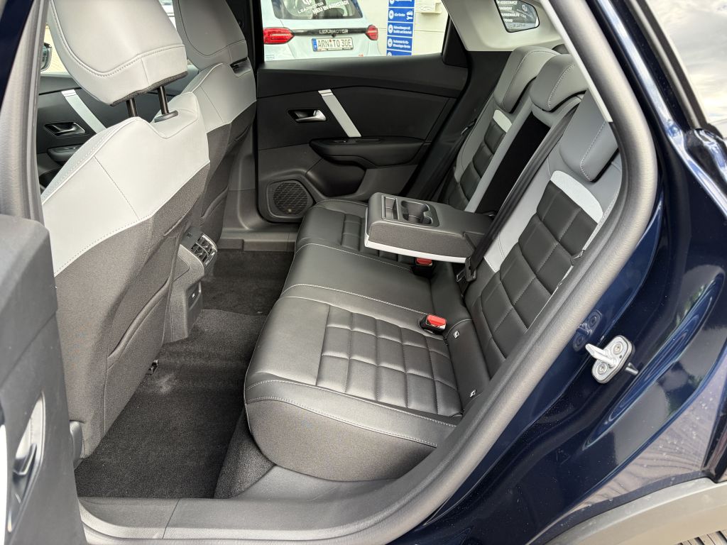 Fahrzeugabbildung Citroën C4 X Hybrid 145 MAX + Winter, Head-Up, Allwetter