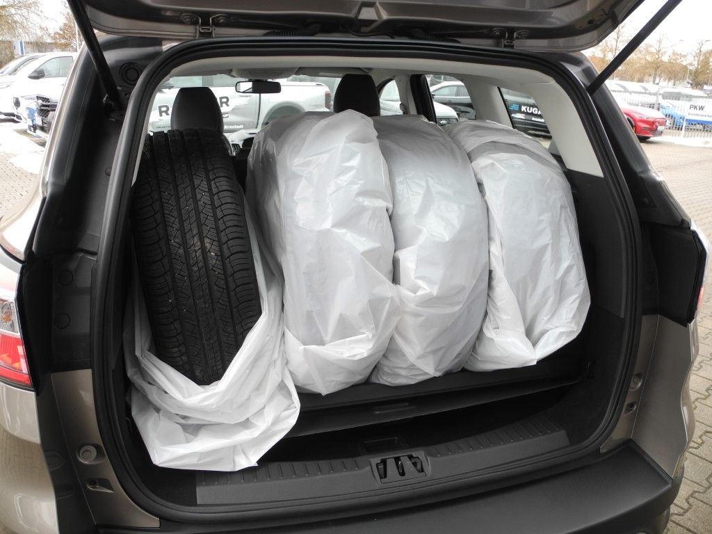 Fahrzeugabbildung Ford Kuga 1.5 Titanium - WR, Park-Ass., Winter-Pak.